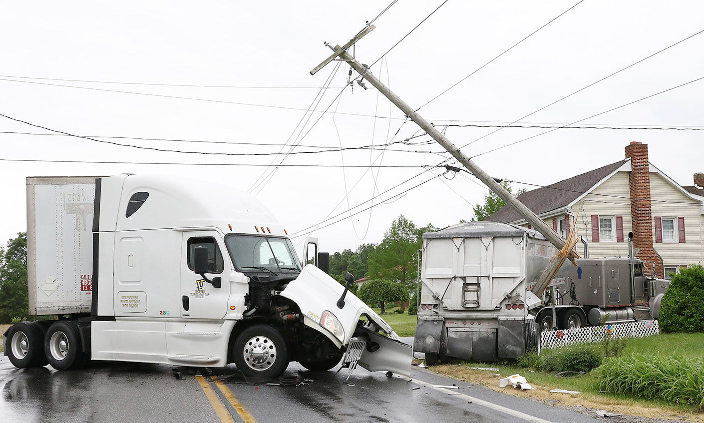 Truck crash snarls traffic
